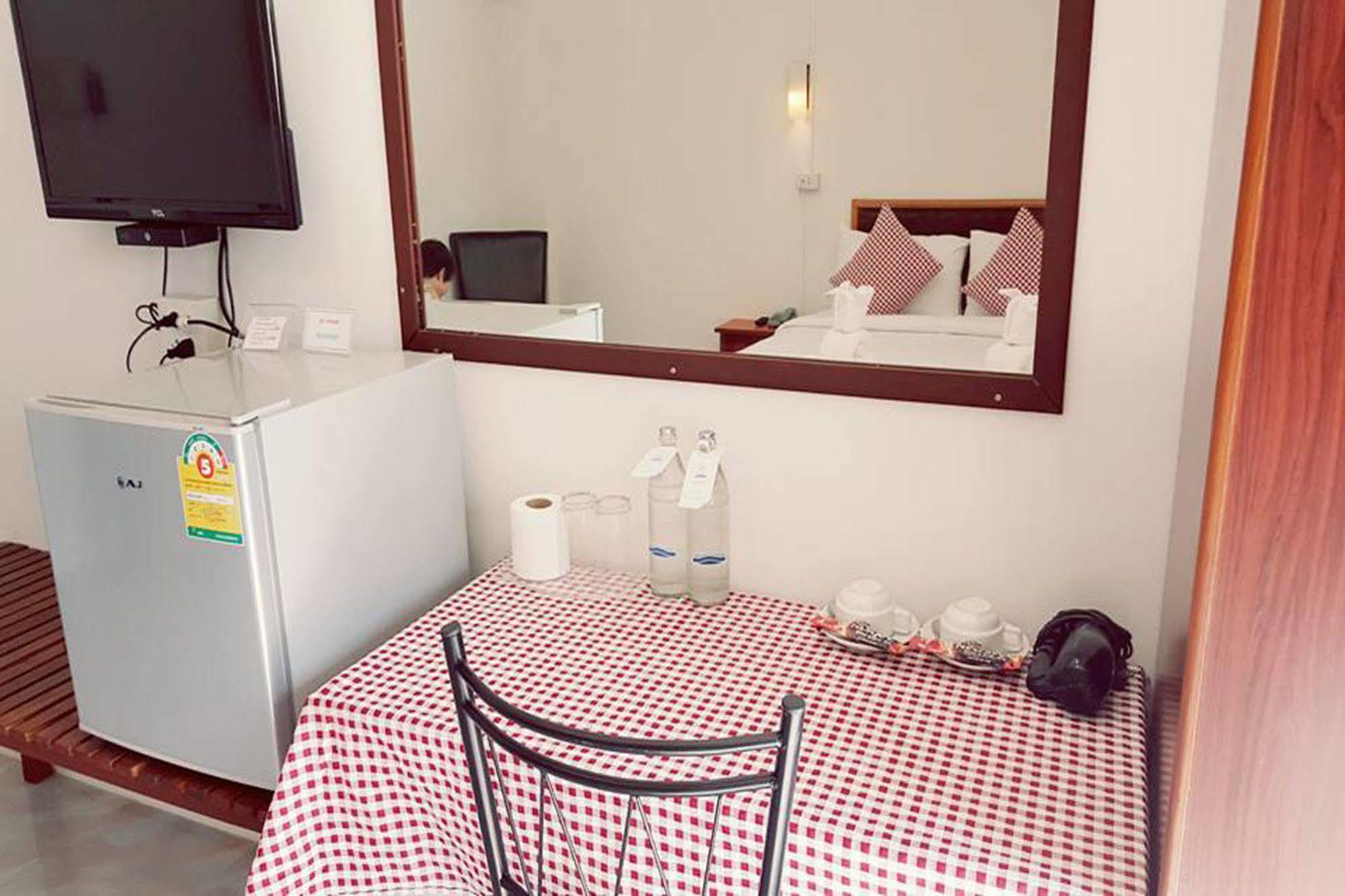 Hotel De Ratt Пхукет Экстерьер фото
