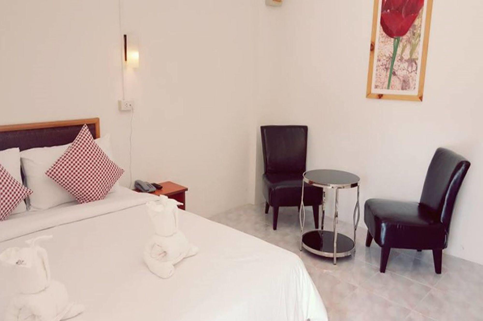 Hotel De Ratt Пхукет Экстерьер фото