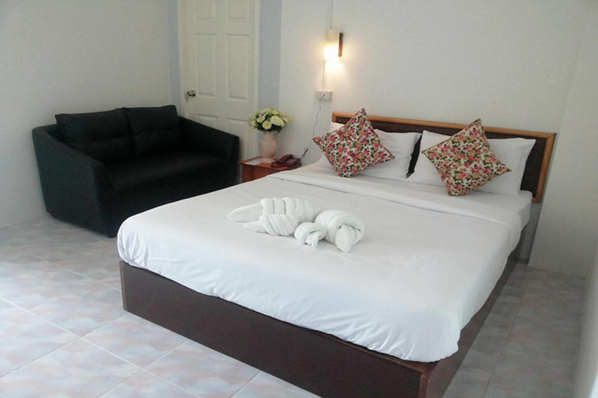 Hotel De Ratt Пхукет Экстерьер фото