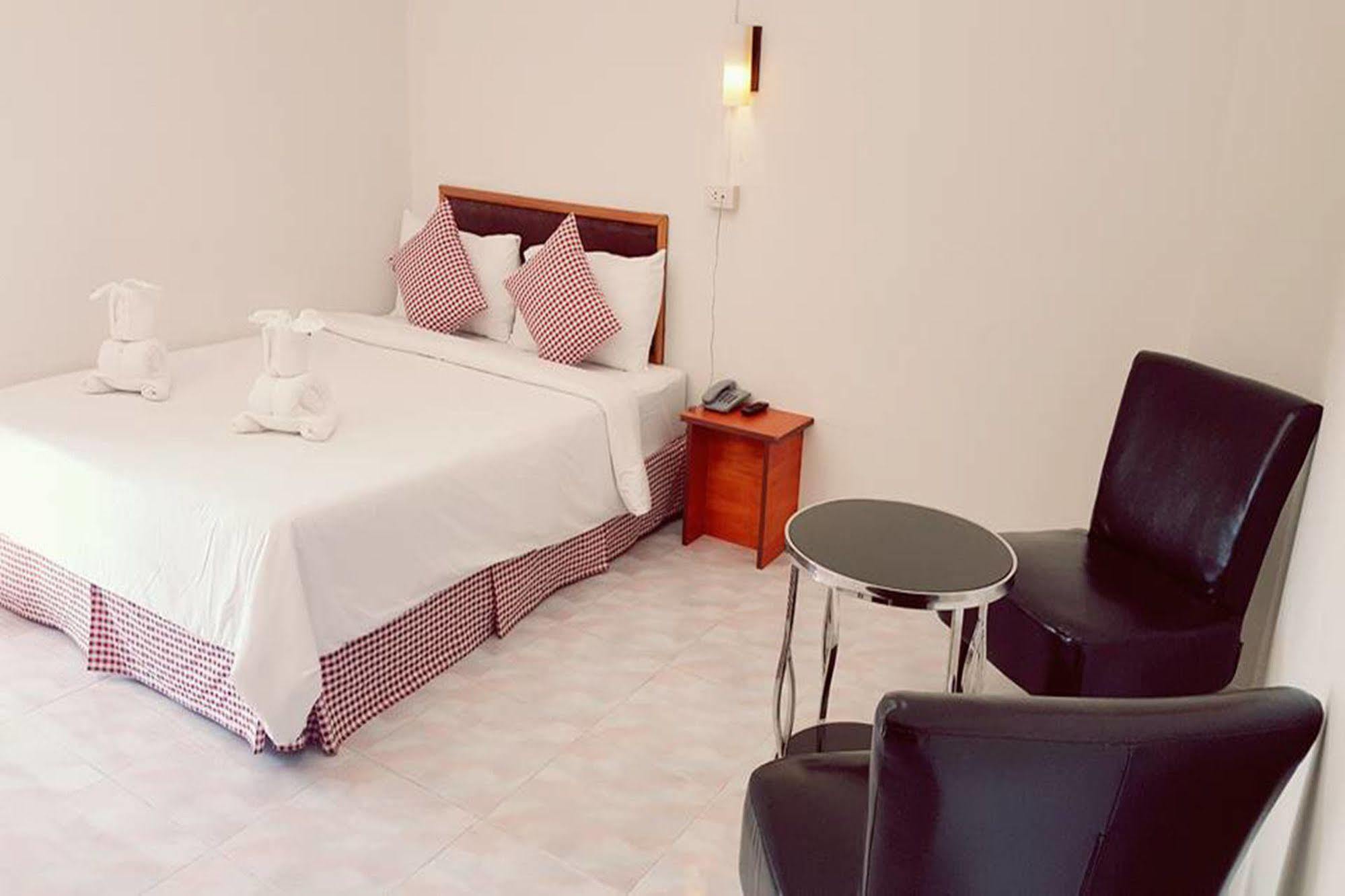 Hotel De Ratt Пхукет Экстерьер фото