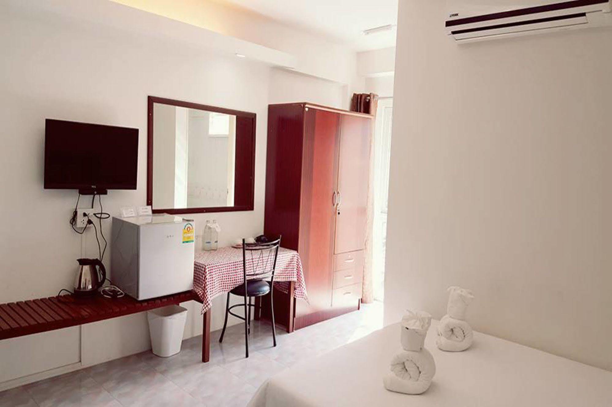 Hotel De Ratt Пхукет Экстерьер фото