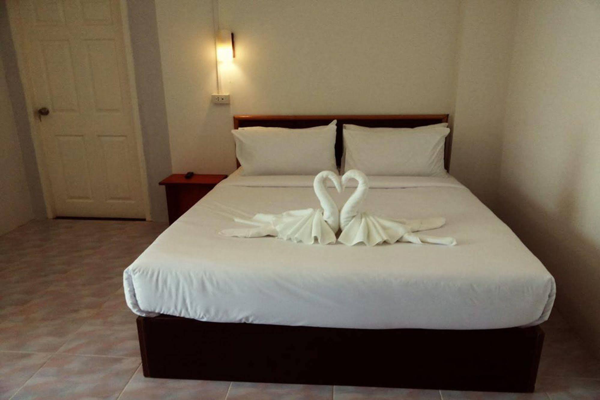 Hotel De Ratt Пхукет Экстерьер фото